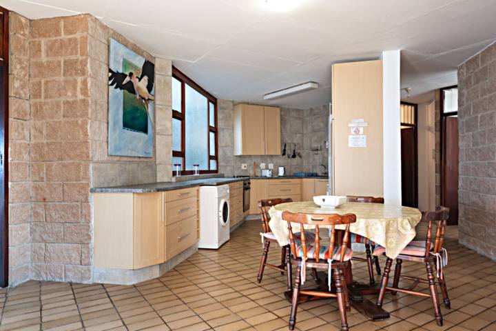 Le Roc 4 itchen and Dining Area